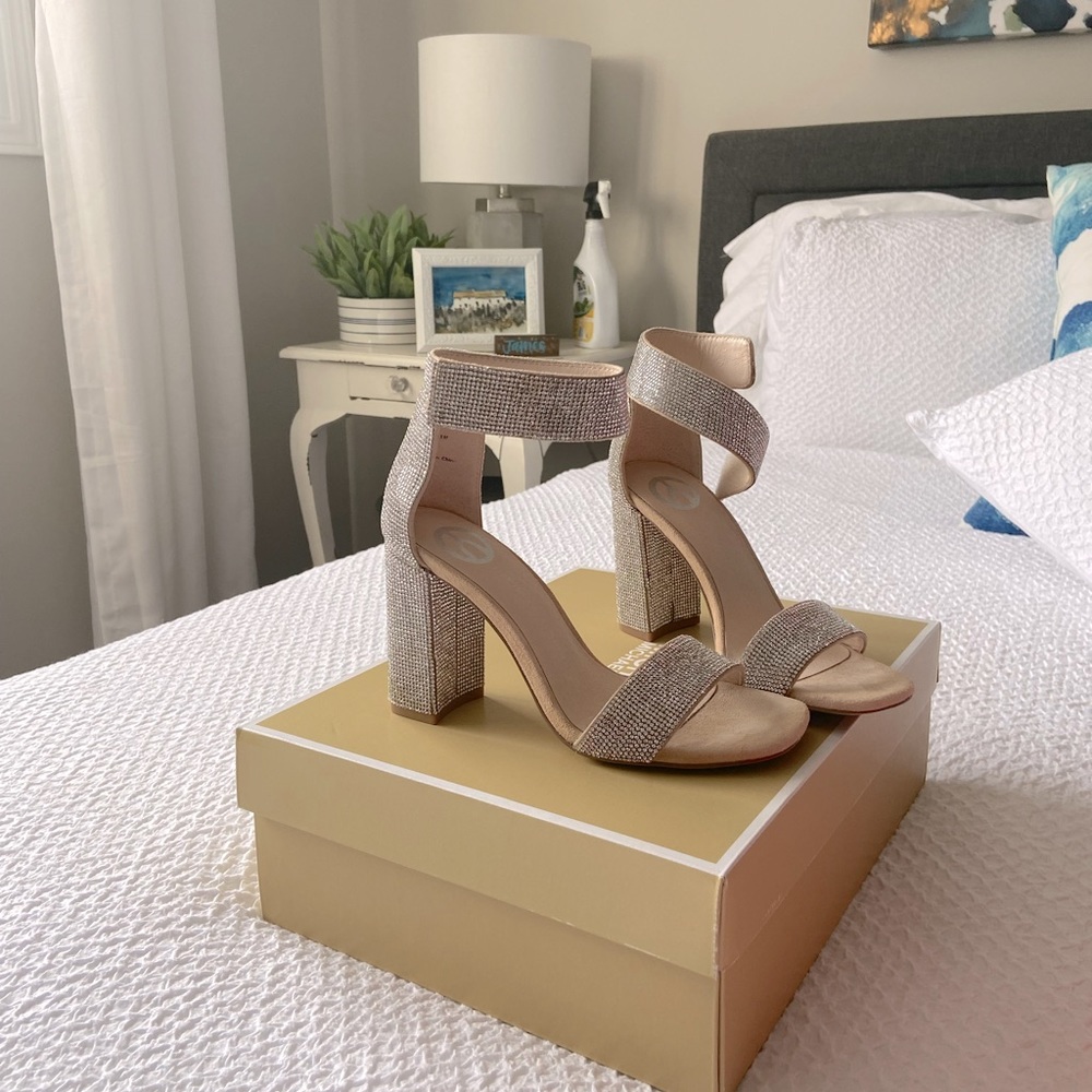 Women’s shoes perfect for a wedding or prom!!